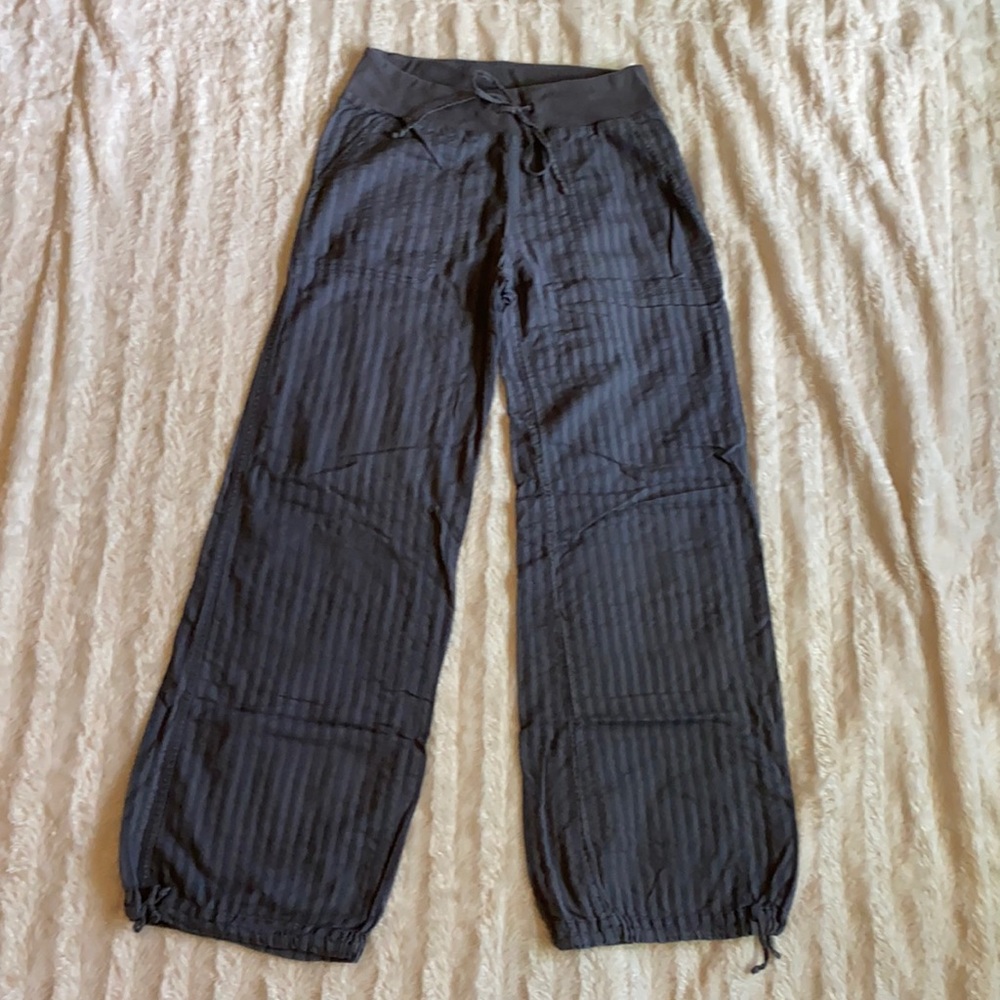 Gray sweat pants with pockets size 6 wide leg striped pants